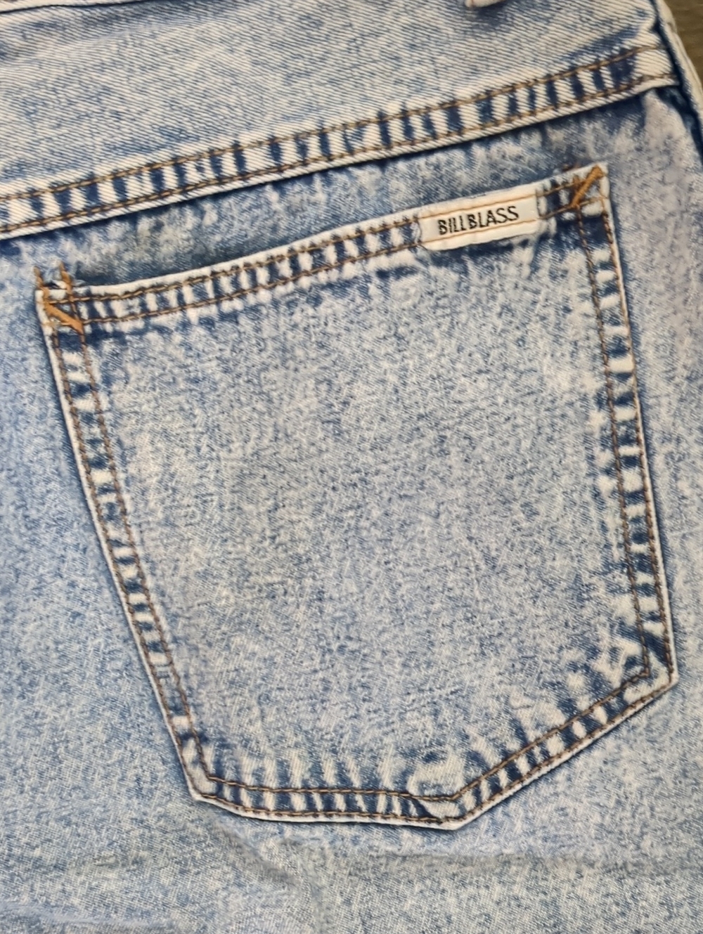 Vintage 80s Acid Washed Pleated High Waisted Jeans by Bill Blass, Size 10 - Picture 9 of 9